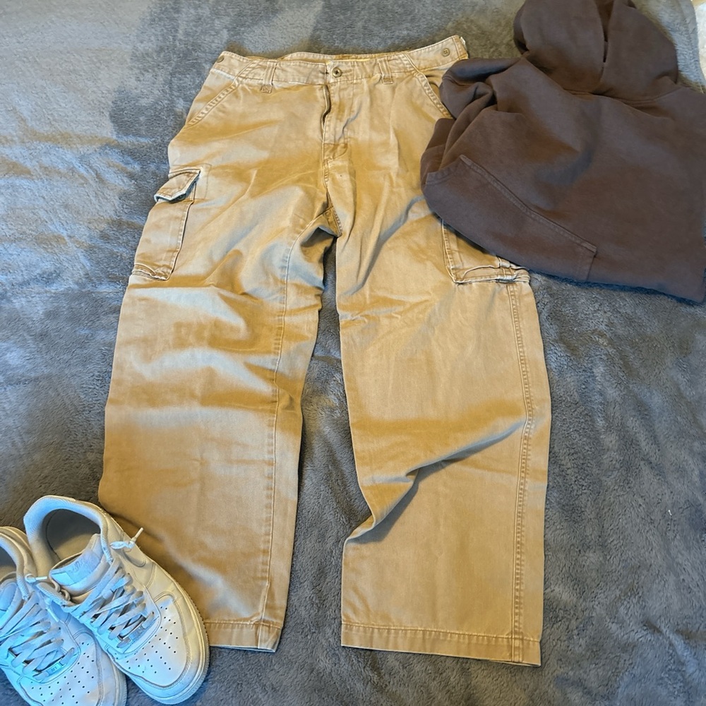 Baggy Y2K American Eagle Outfitters tan cargo pants